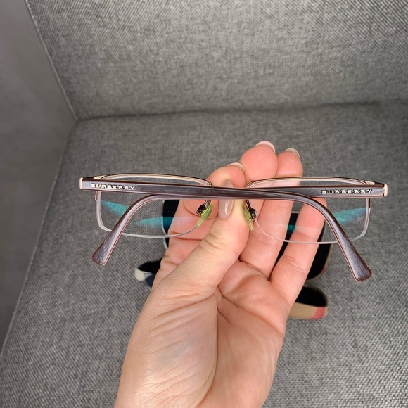 Burberry case and glasses 🤓 - Picture 6 of 12